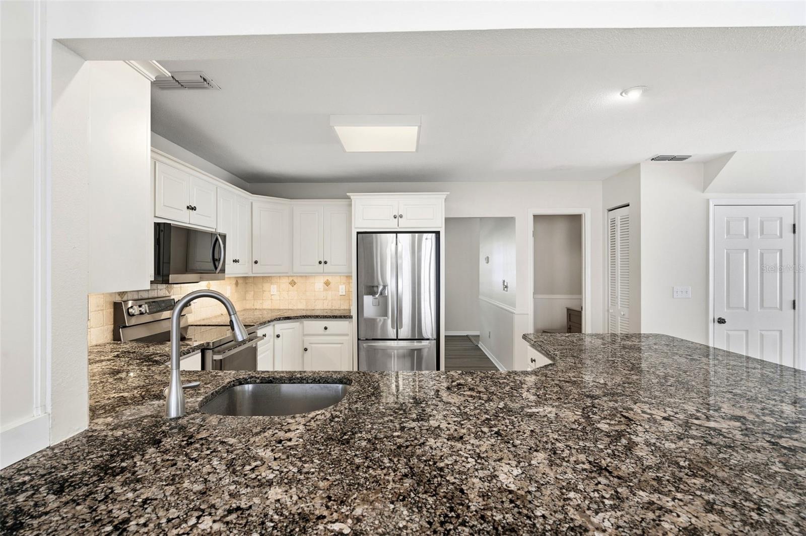 345 BAILEY ST — photo 16