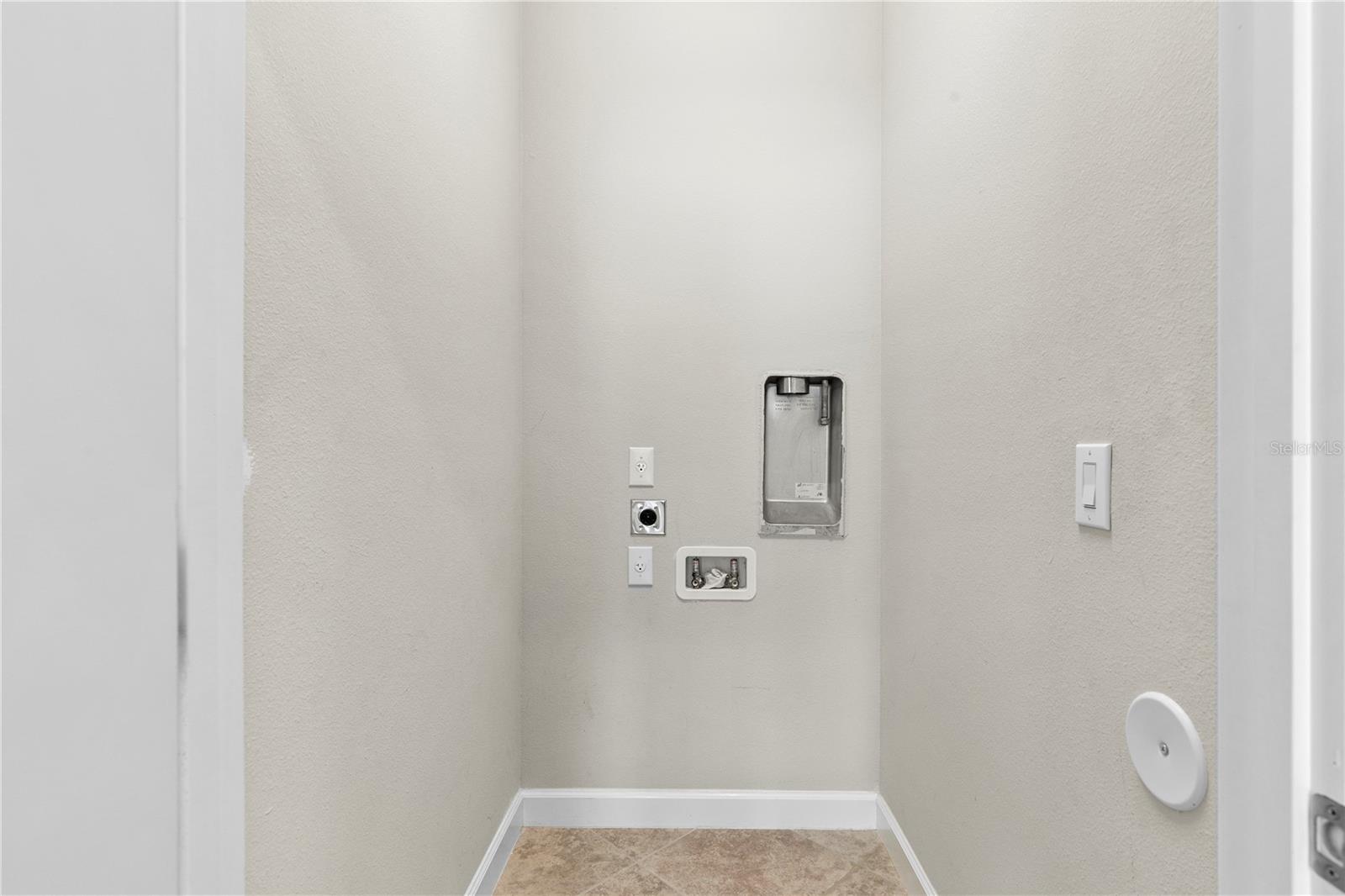 3147 CALVANO DR — photo 23