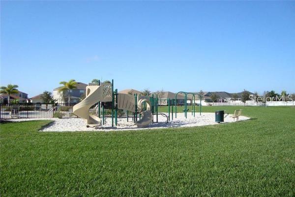 1742 MIRA LAGO CIR — photo 33