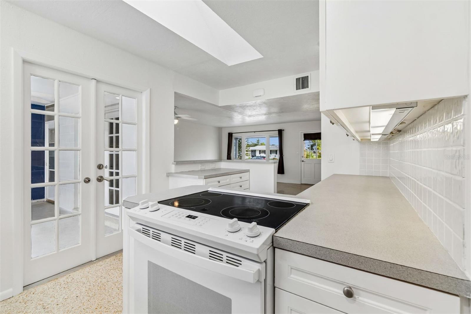 830 LA JOLLA AVE — photo 18