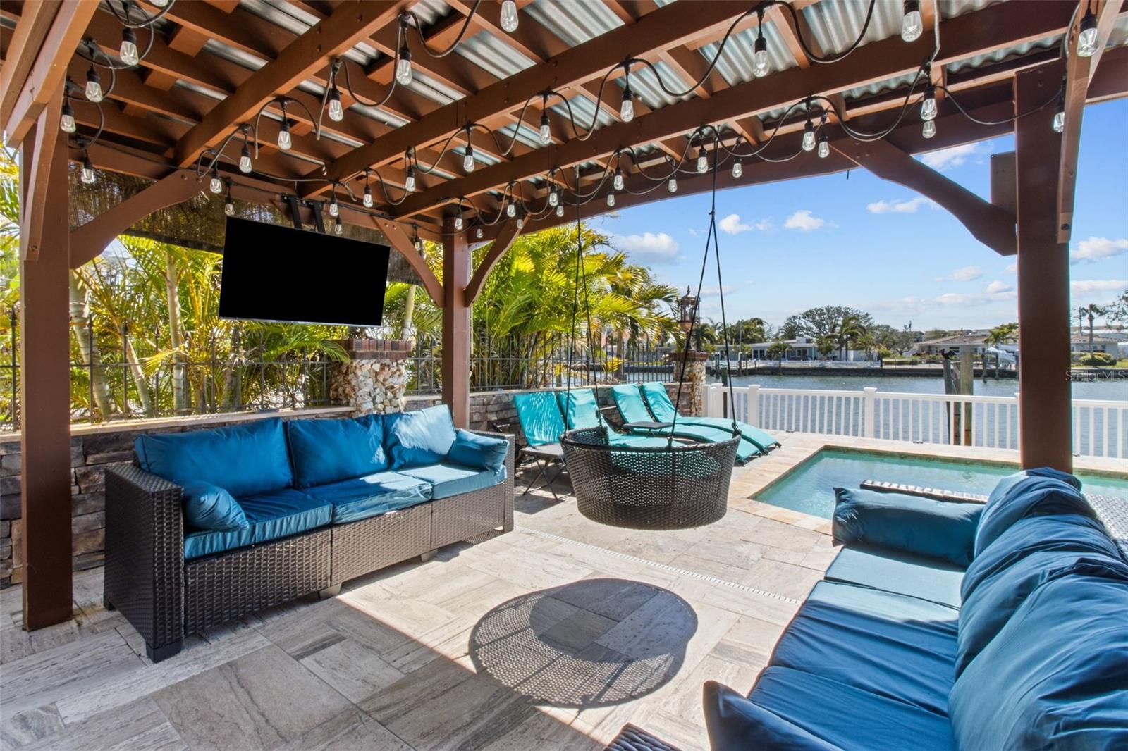 357 LA HACIENDA DR — photo 33