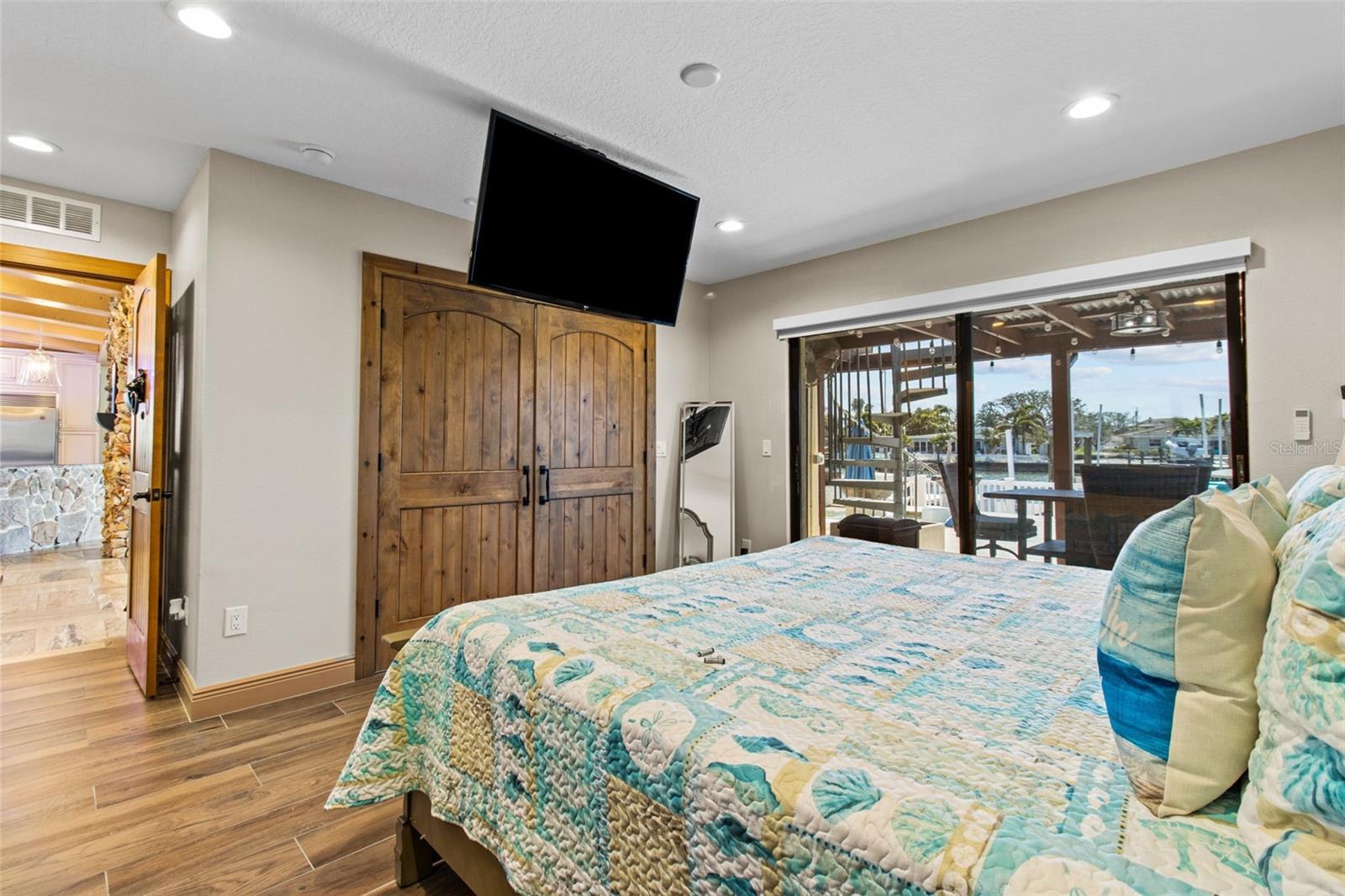 357 LA HACIENDA DR — photo 28