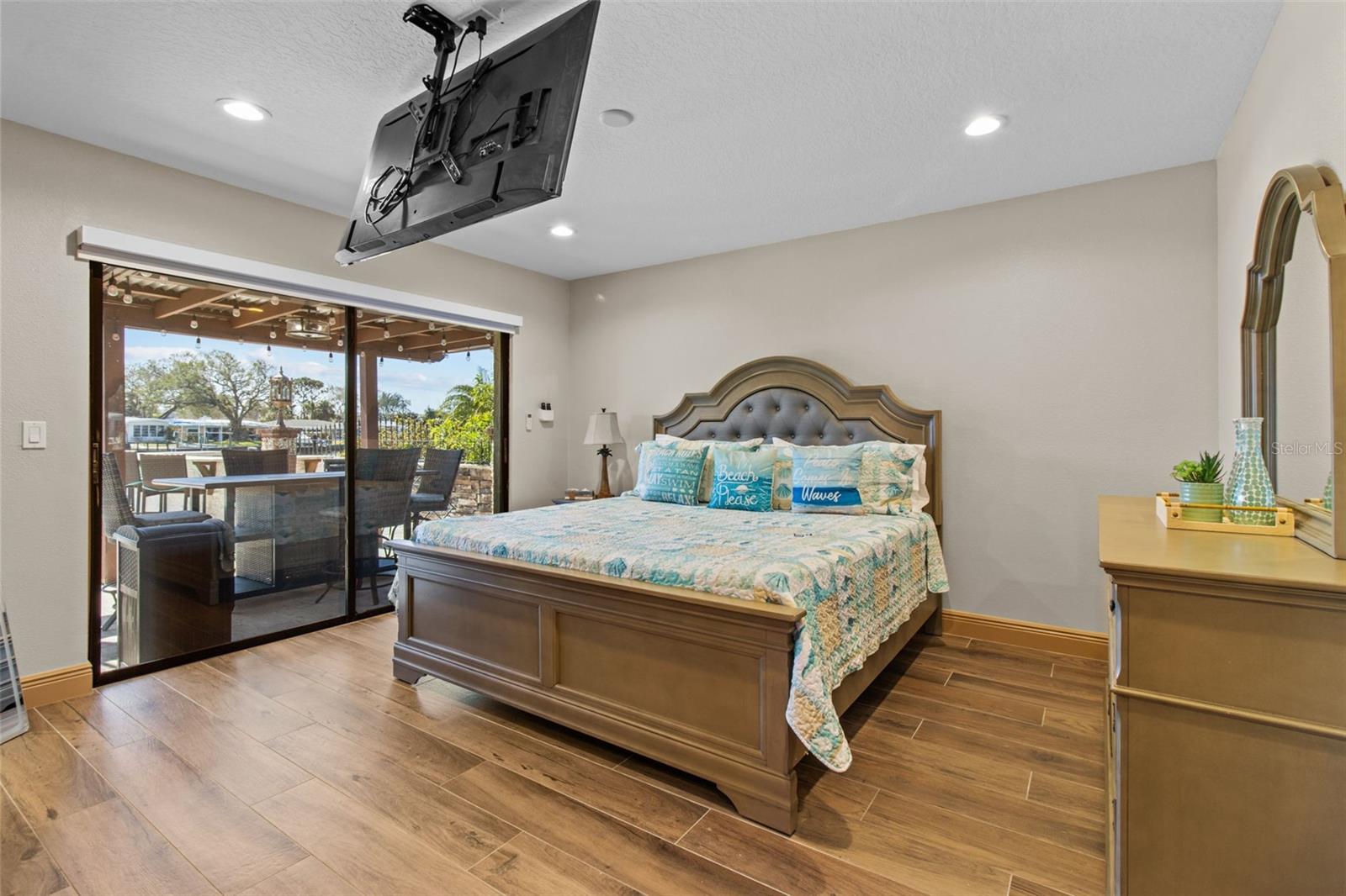 357 LA HACIENDA DR — photo 27