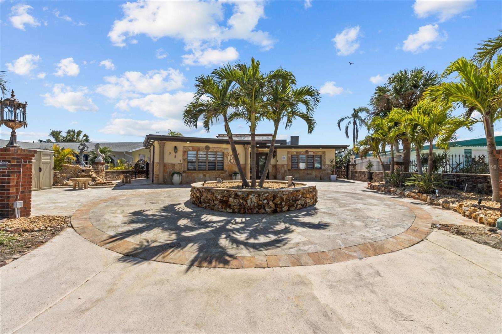 357 LA HACIENDA DR — photo 44