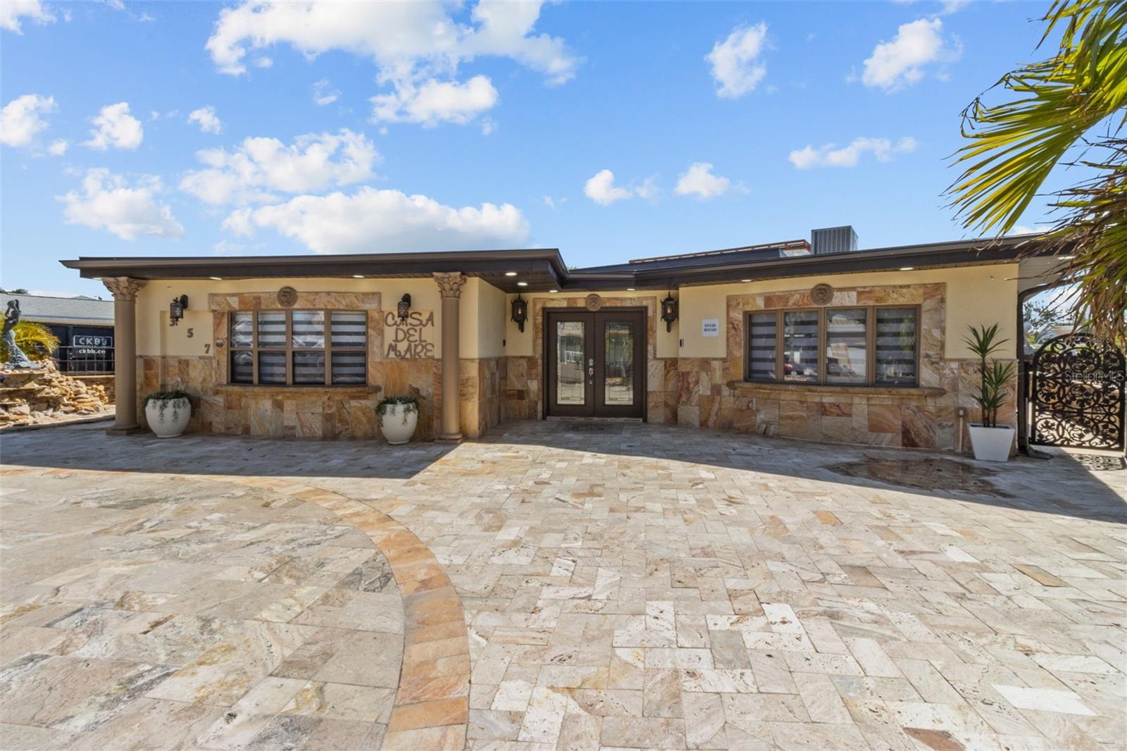 357 LA HACIENDA DR — photo 2