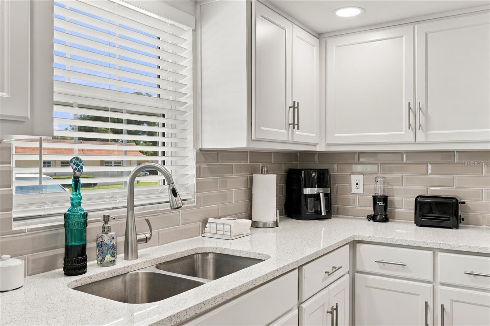 1659 S LAKE AVE #1 — photo 17