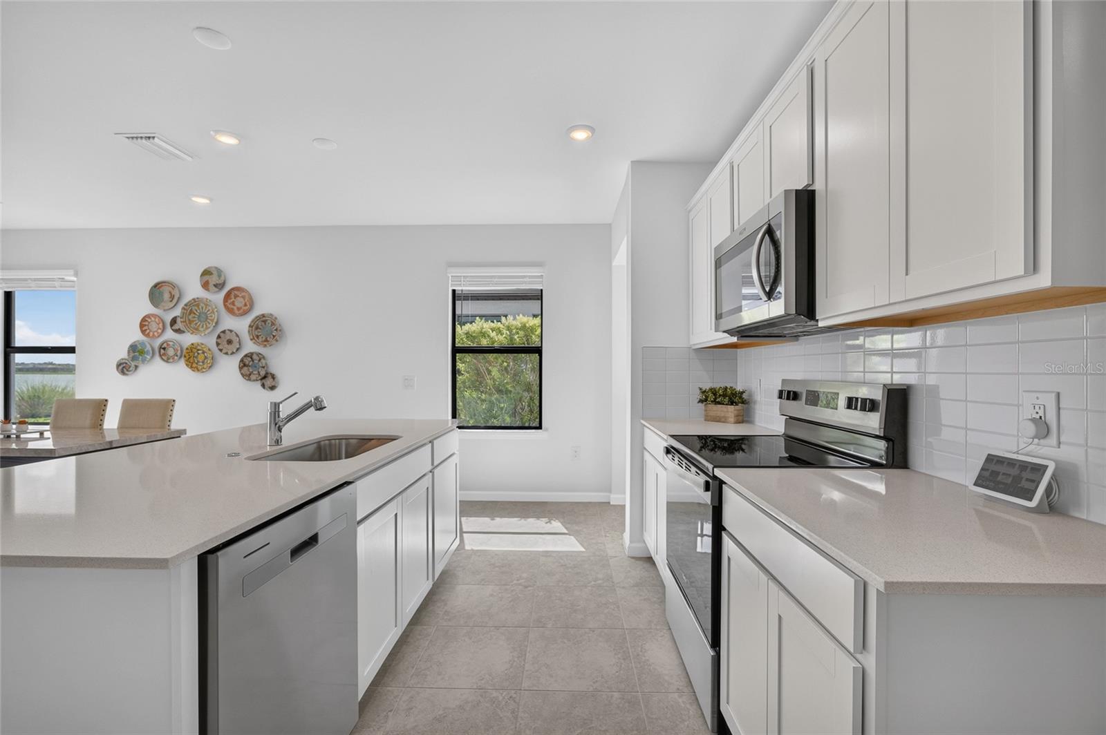 6492 SILVERSTAR DR — photo 11