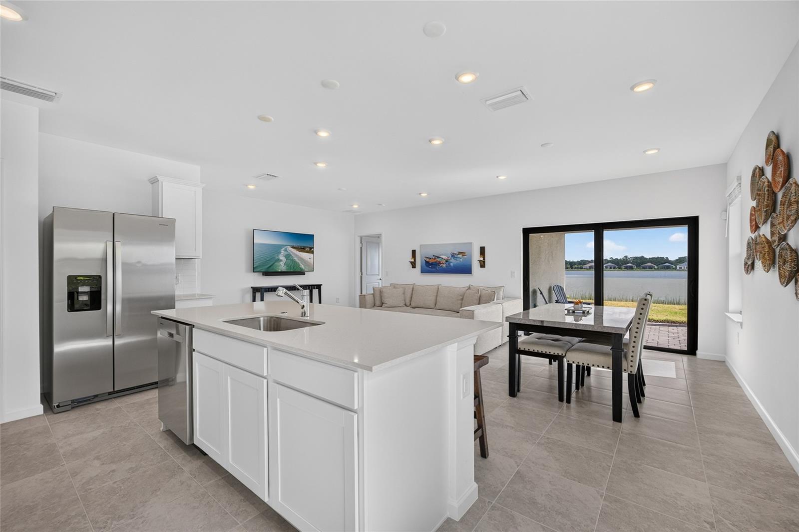 6492 SILVERSTAR DR — photo 9