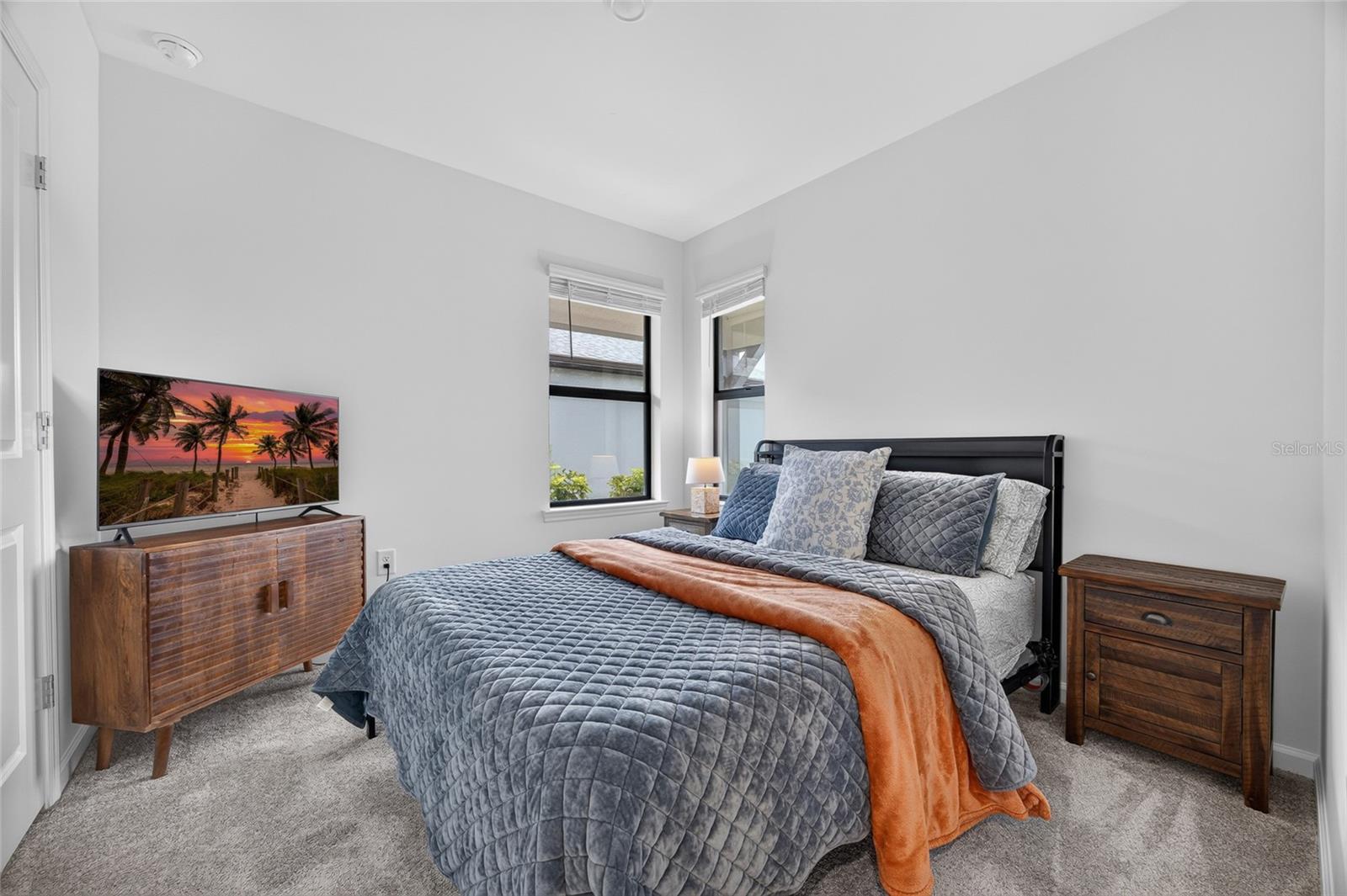 6492 SILVERSTAR DR — photo 17