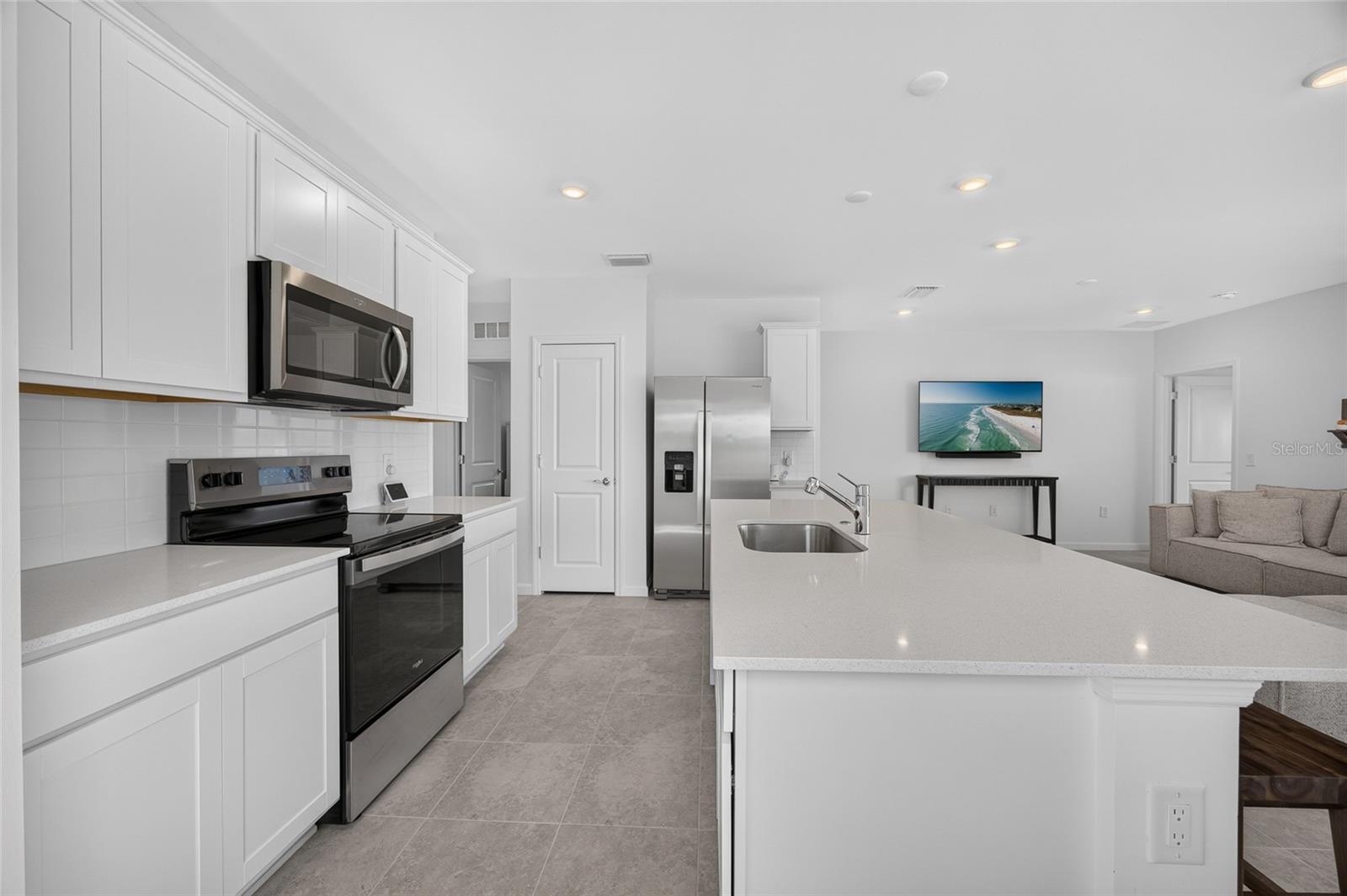 6492 SILVERSTAR DR — photo 10