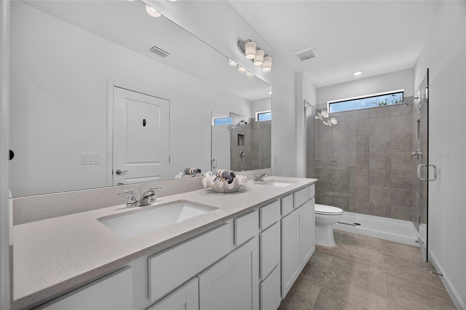 6492 SILVERSTAR DR — photo 16
