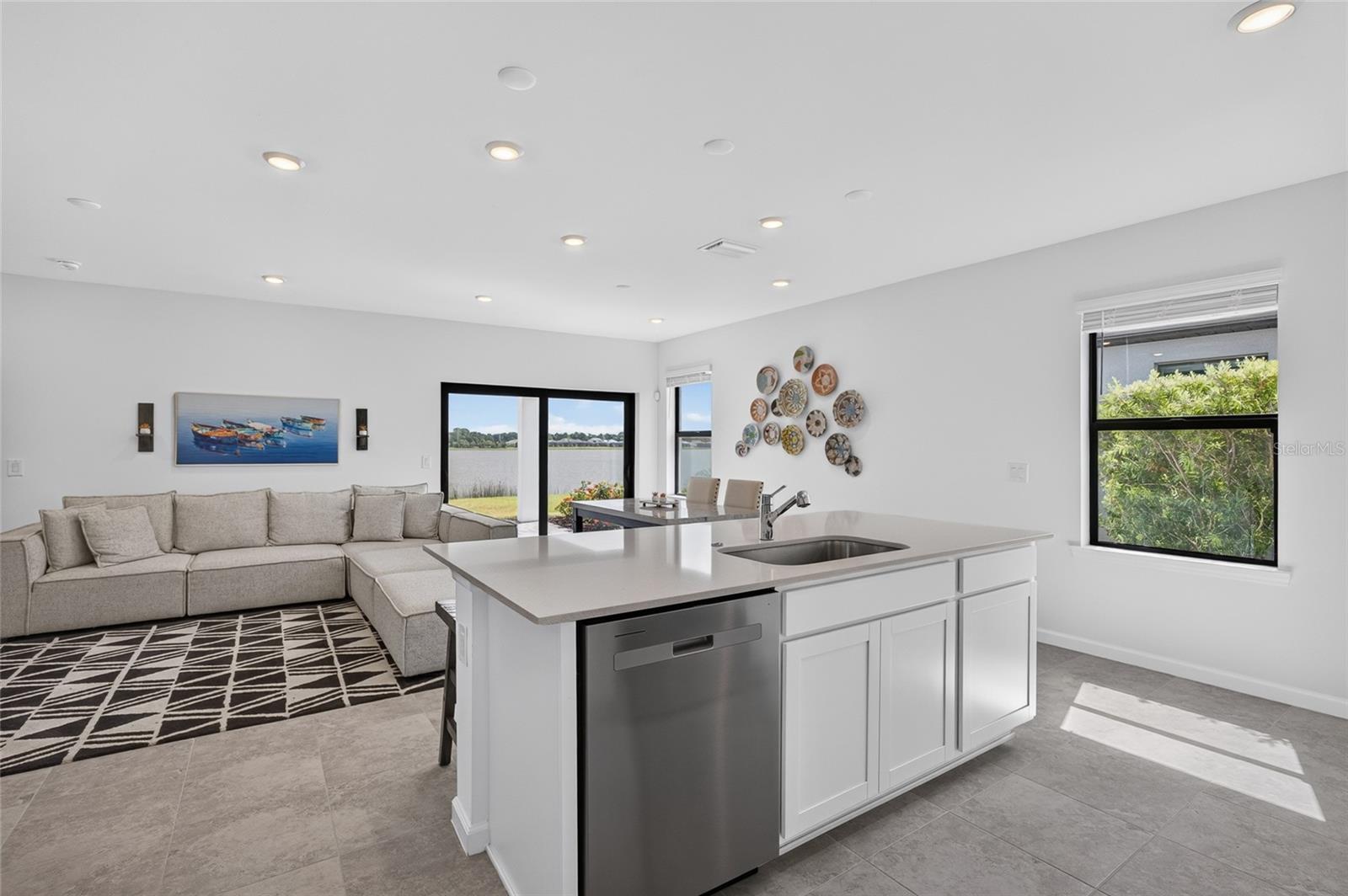 6492 SILVERSTAR DR — photo 13