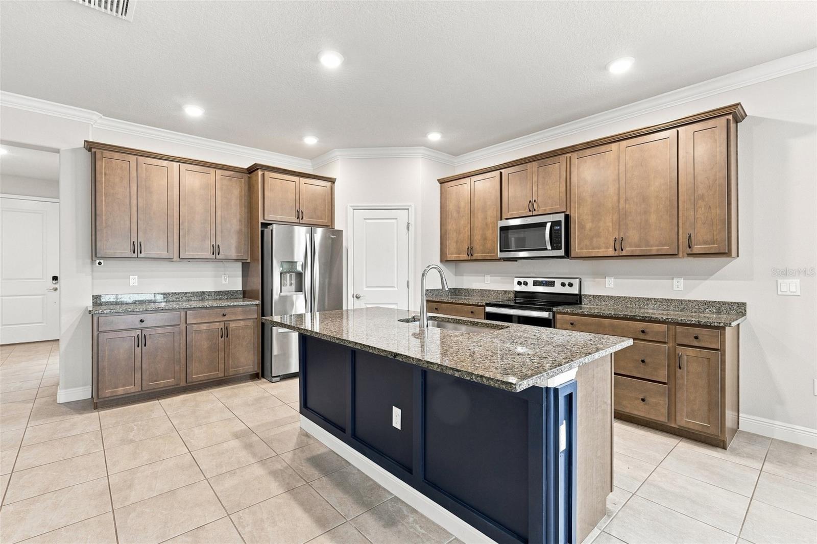 9401 HIGHLAND HILLS DR — photo 12