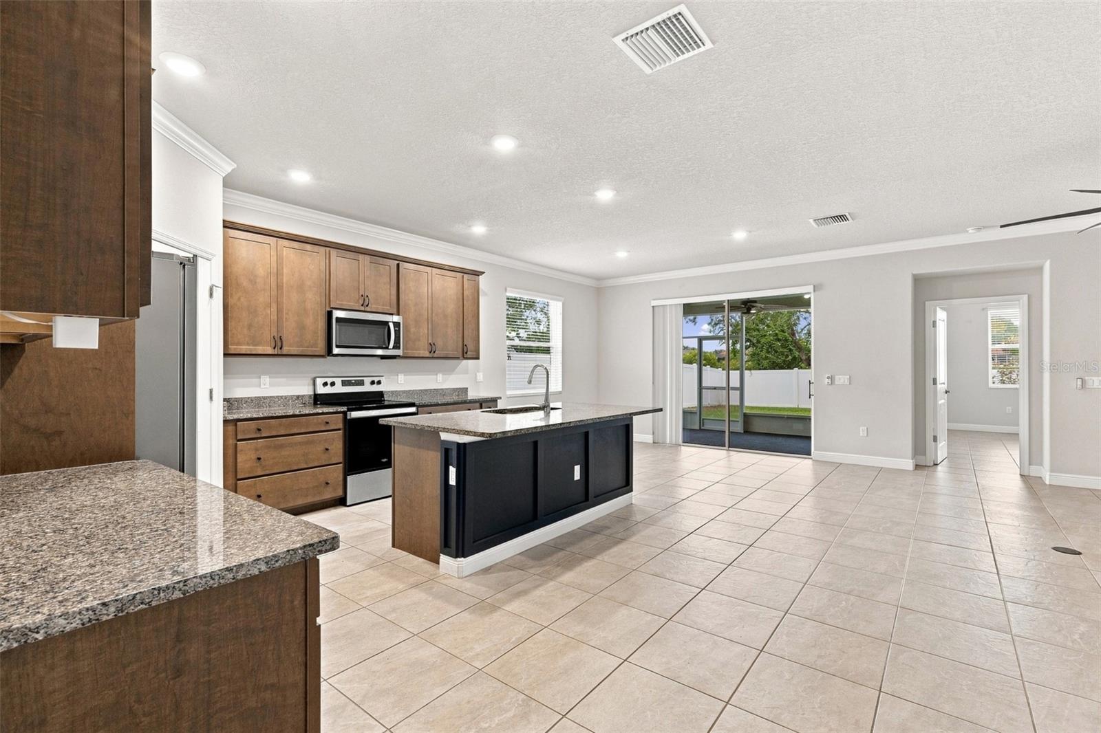 9401 HIGHLAND HILLS DR — photo 10