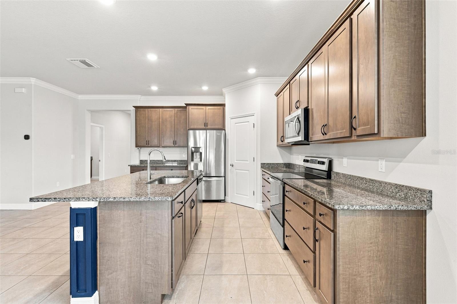 9401 HIGHLAND HILLS DR — photo 14