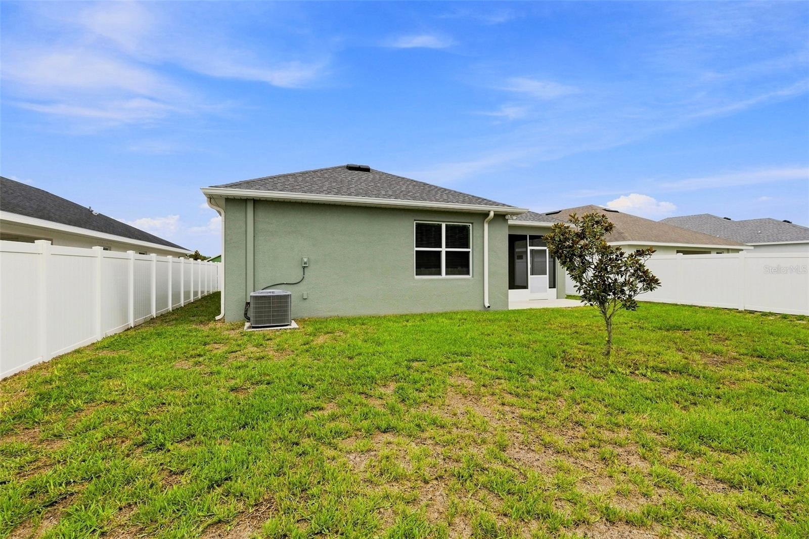 9401 HIGHLAND HILLS DR — photo 42