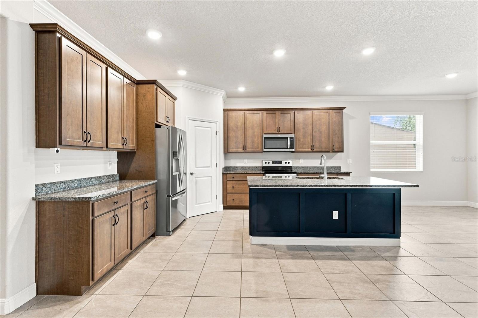 9401 HIGHLAND HILLS DR — photo 11
