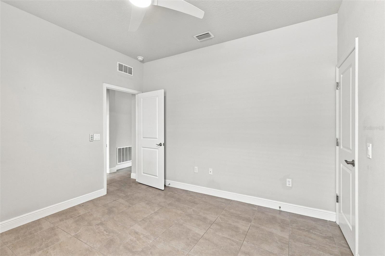 9401 HIGHLAND HILLS DR — photo 30