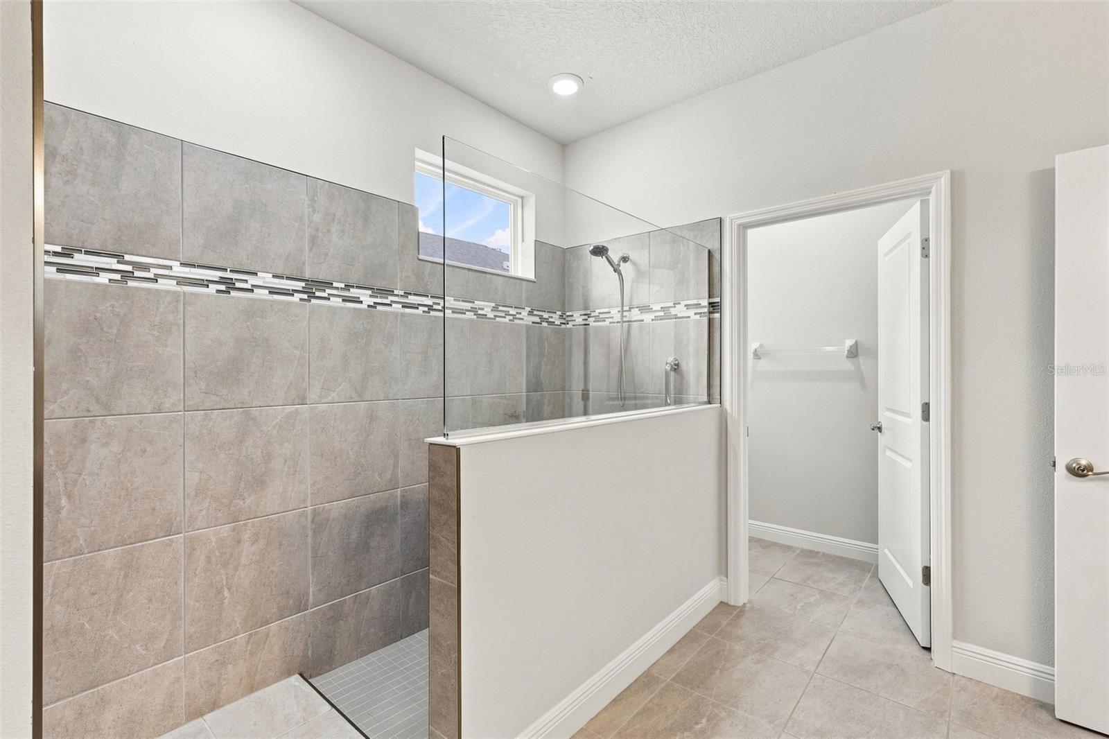 9401 HIGHLAND HILLS DR — photo 25