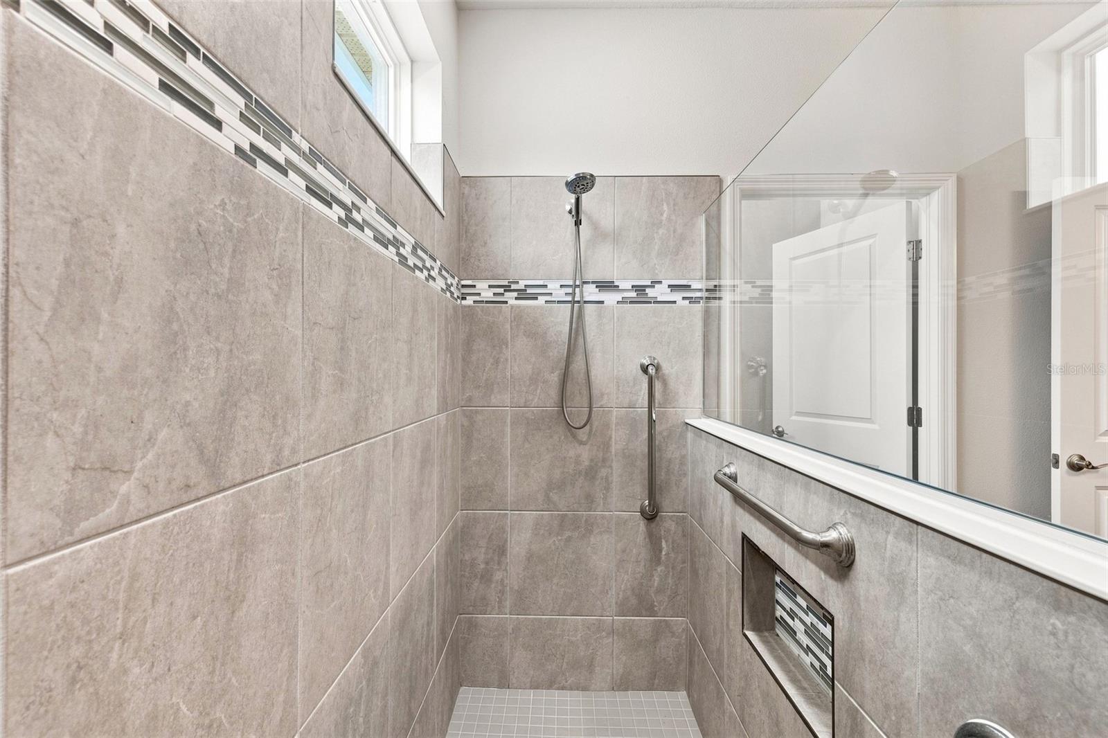 9401 HIGHLAND HILLS DR — photo 26