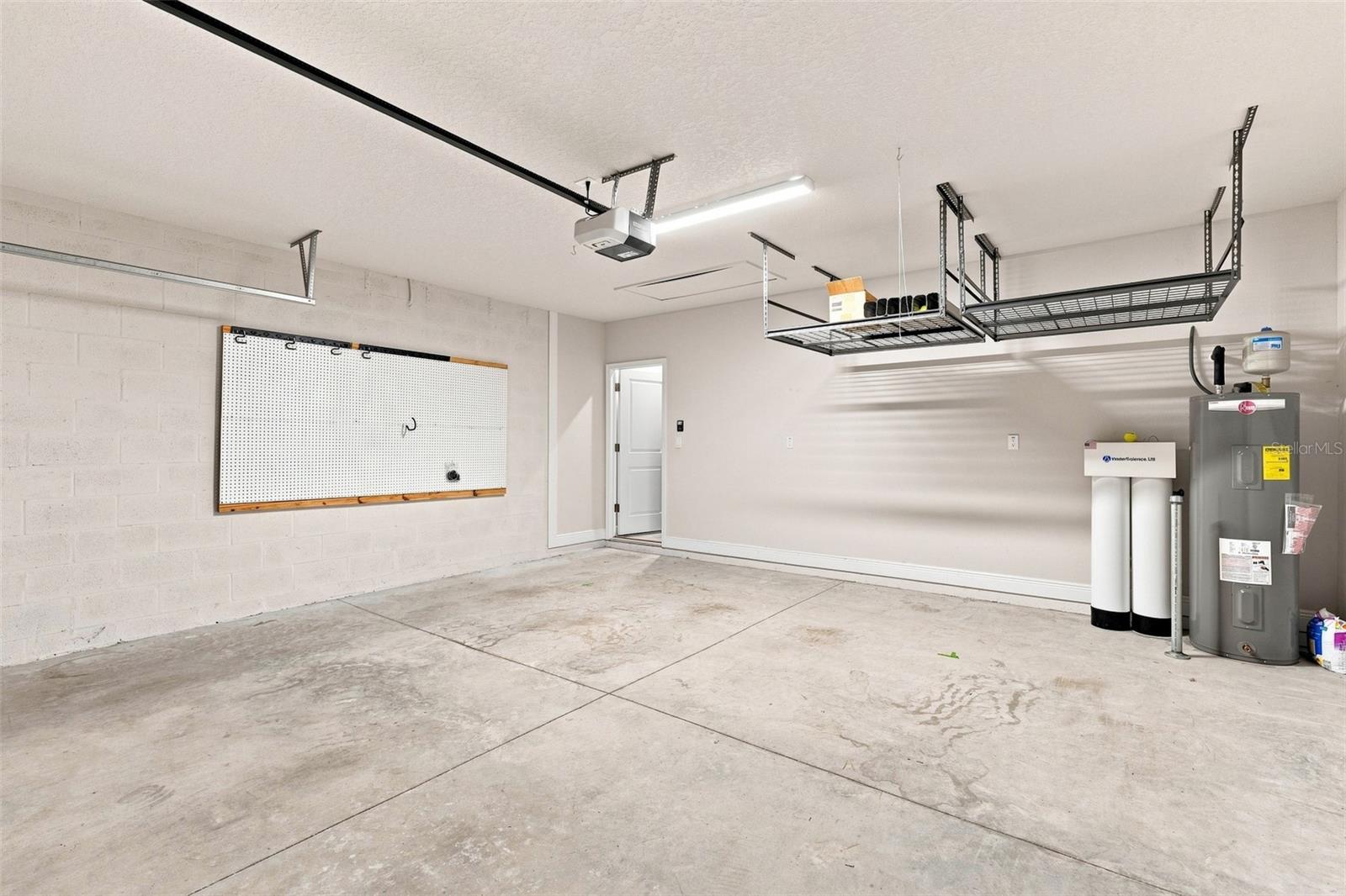 9401 HIGHLAND HILLS DR — photo 37