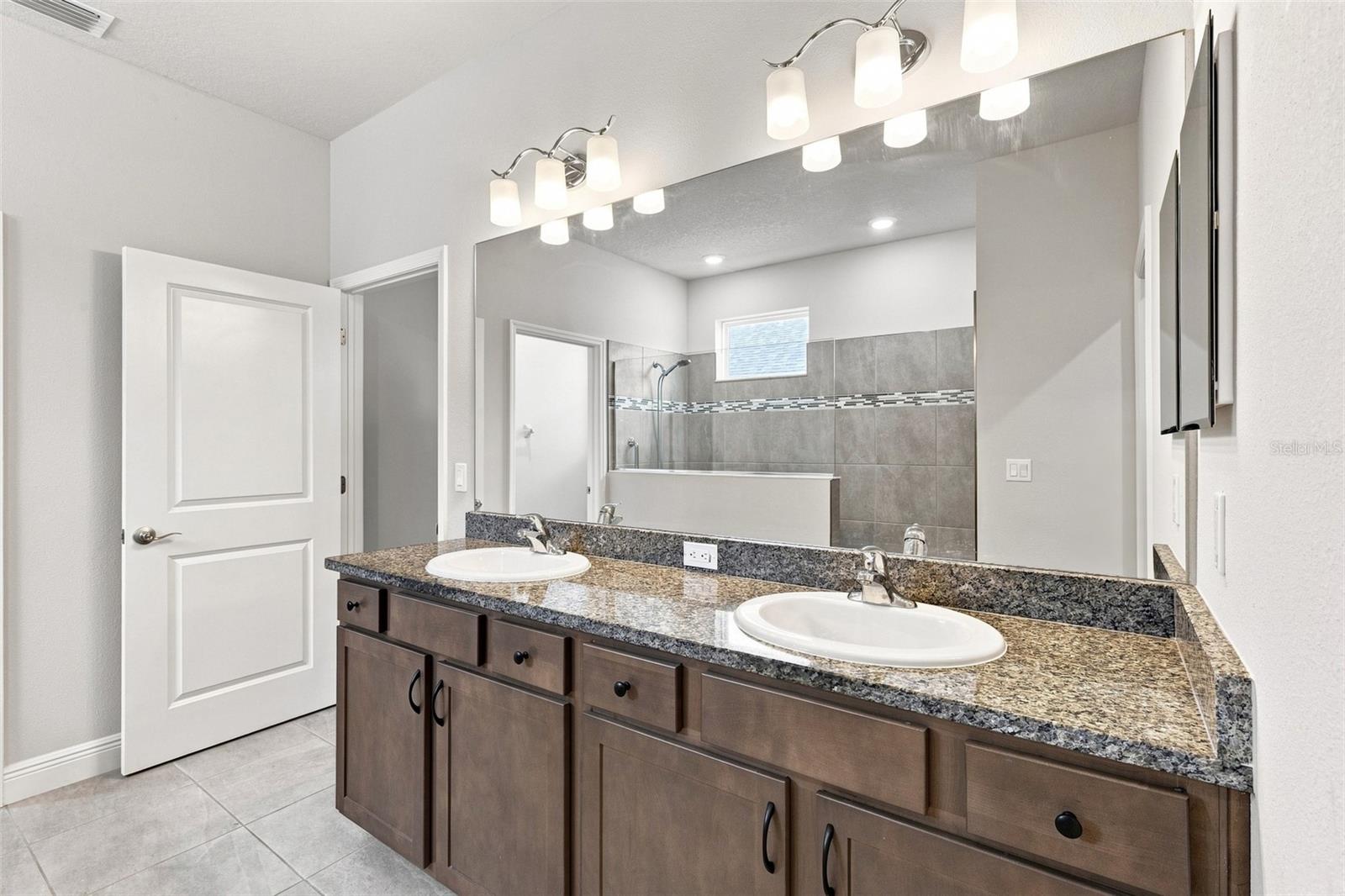 9401 HIGHLAND HILLS DR — photo 23