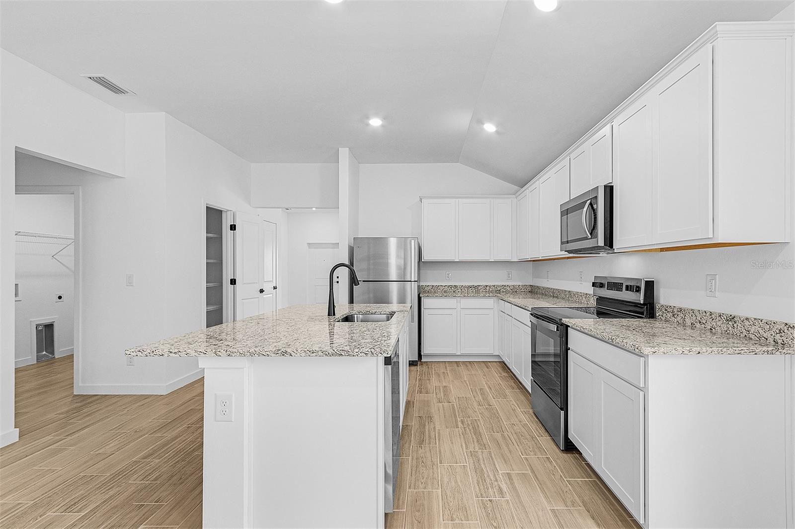 4081 LONGWELL LN — photo 9