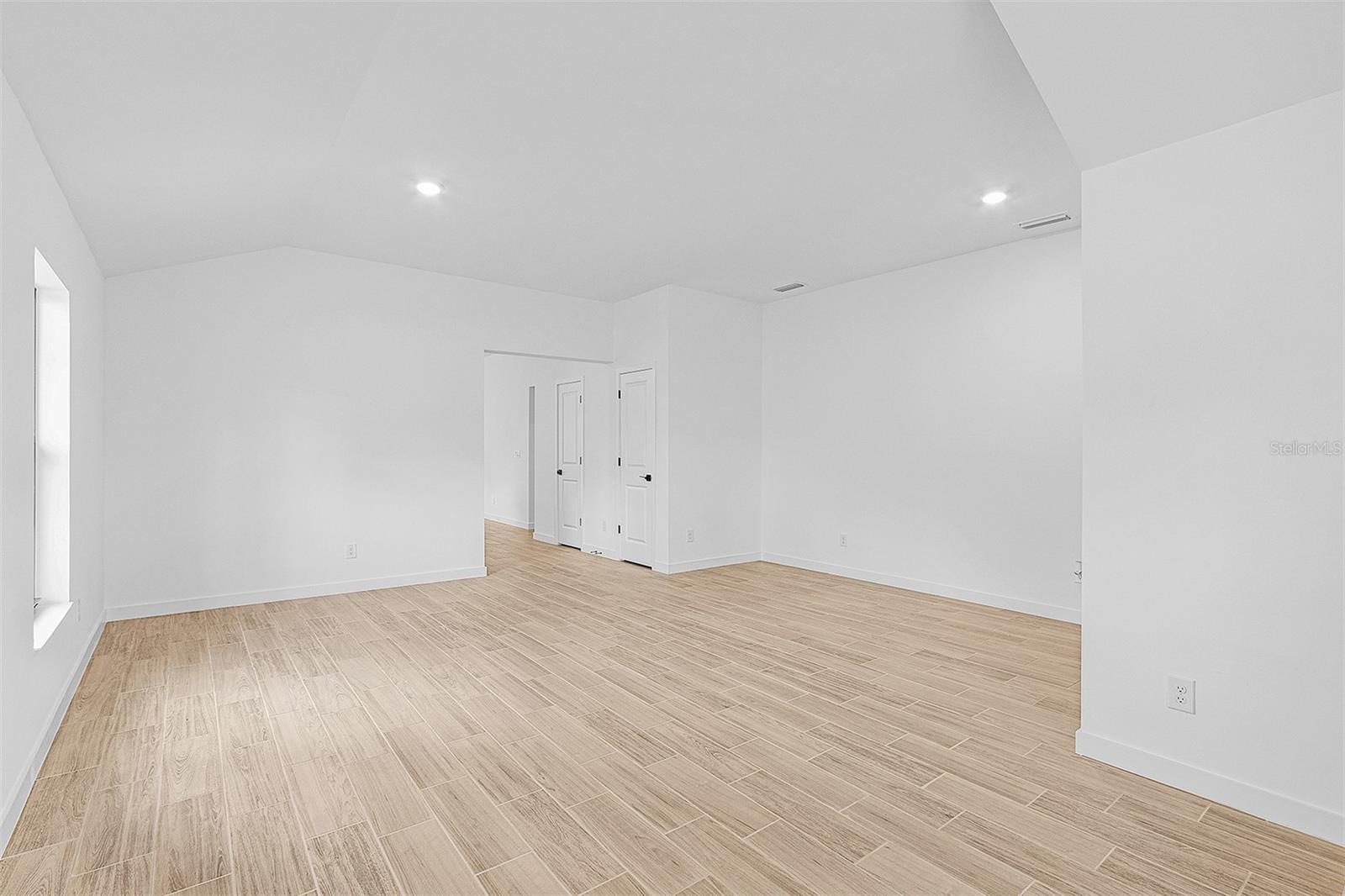 4081 LONGWELL LN — photo 6