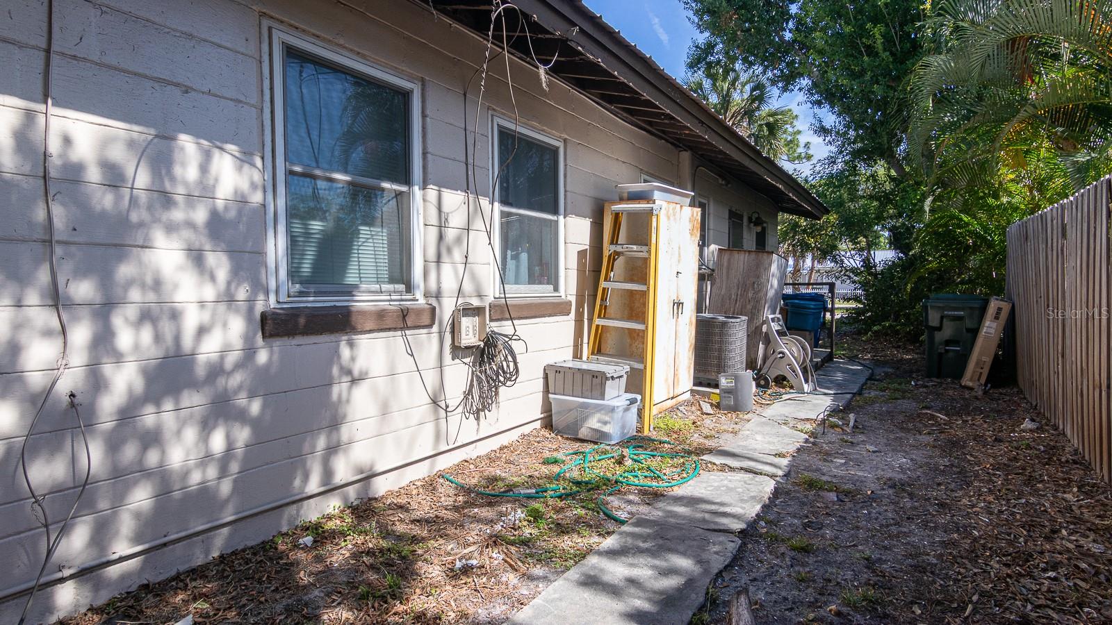 2110 PALM TER — photo 35