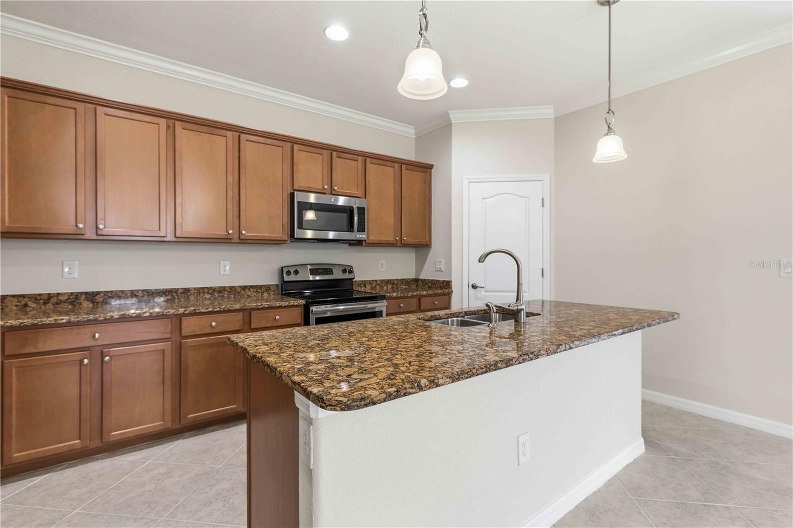 6907 QUIET CREEK DR — photo 14