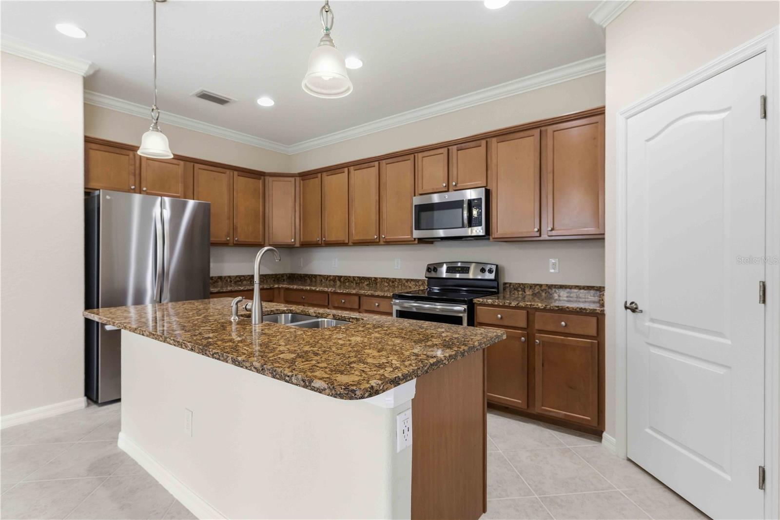 6907 QUIET CREEK DR — photo 13