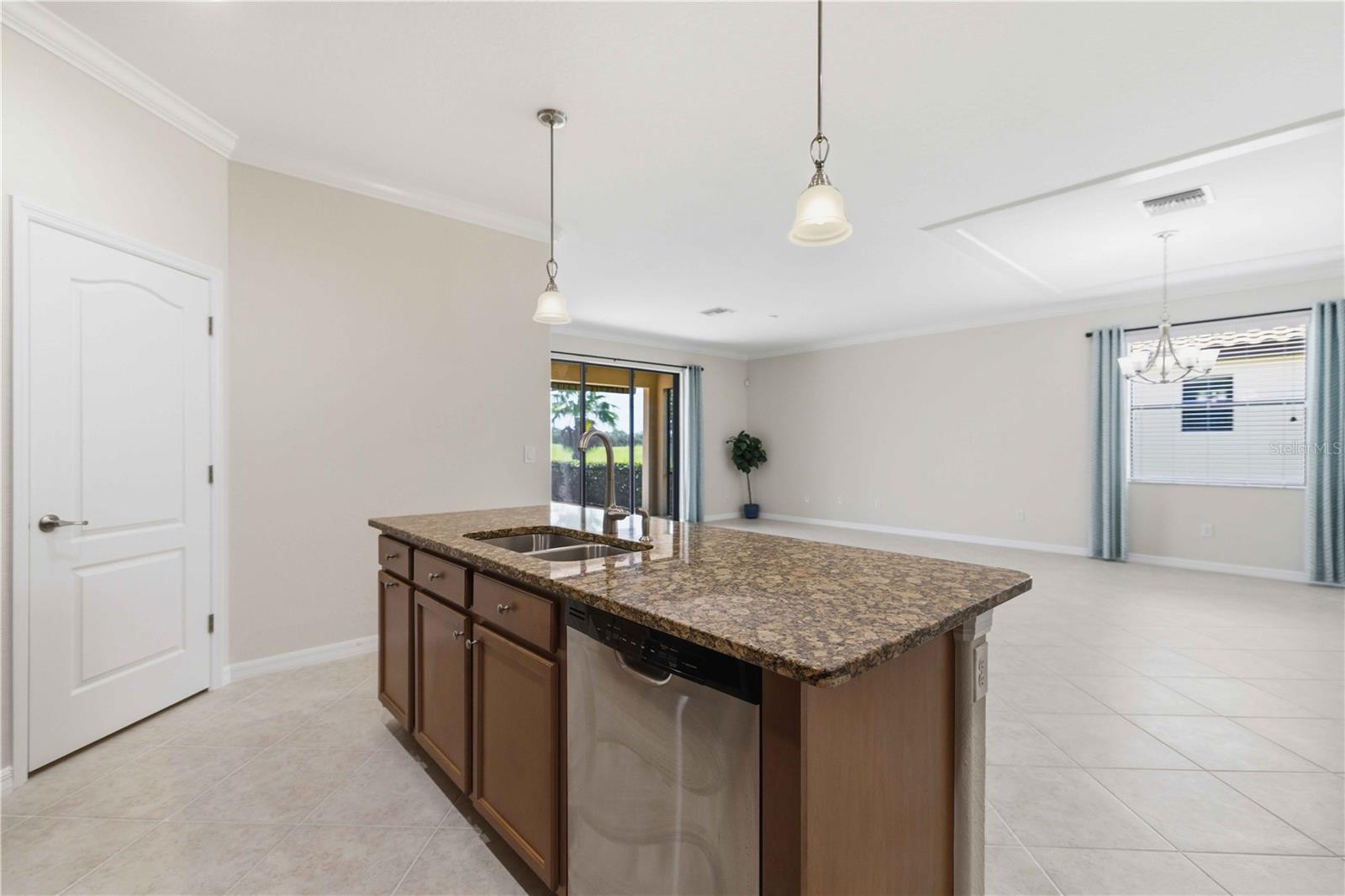 6907 QUIET CREEK DR — photo 15