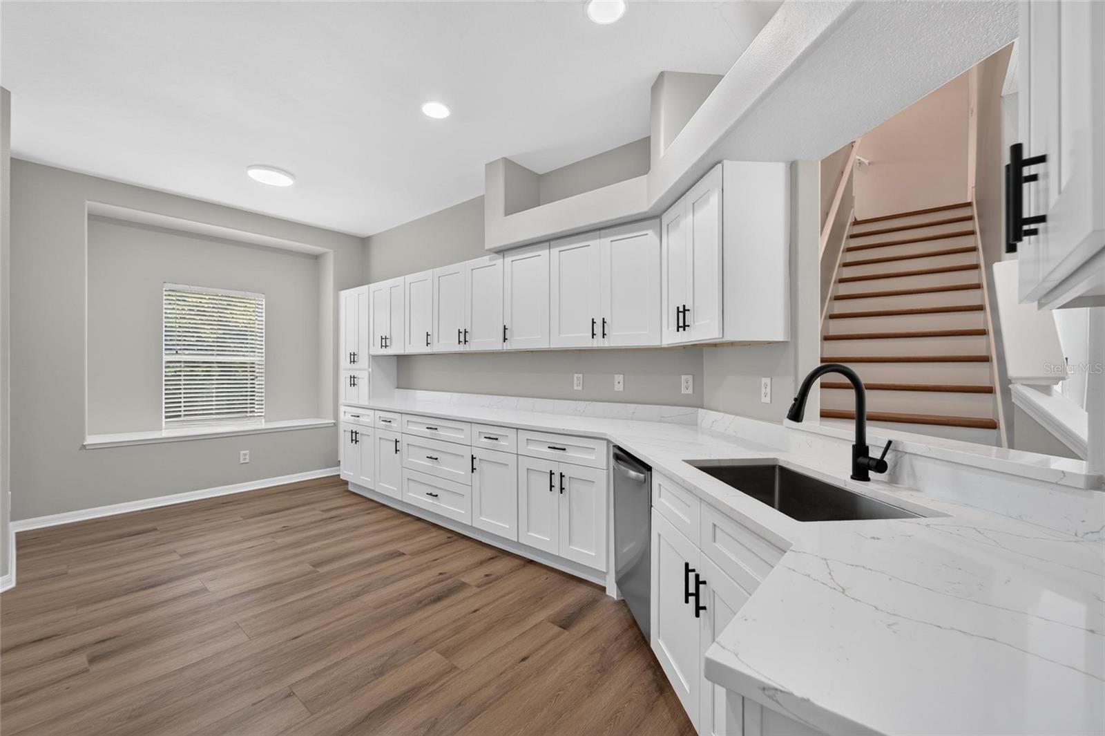 21744 WAVERLY SHORES LN — photo 4
