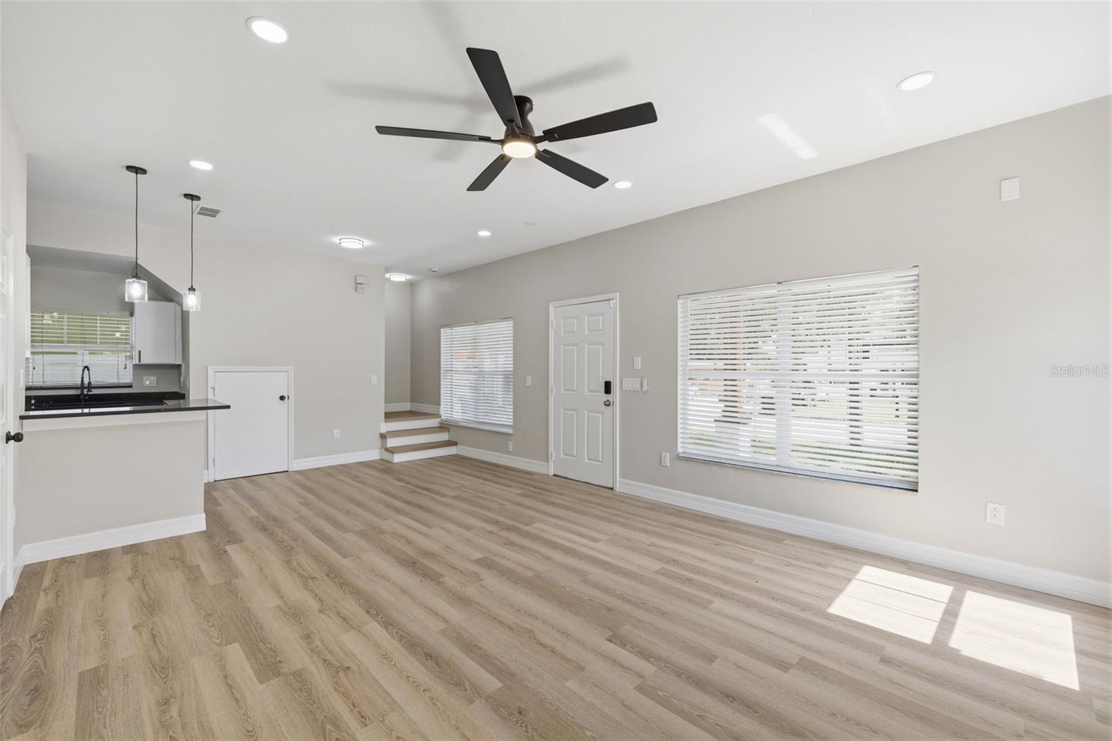 319 E HANLON ST — photo 4