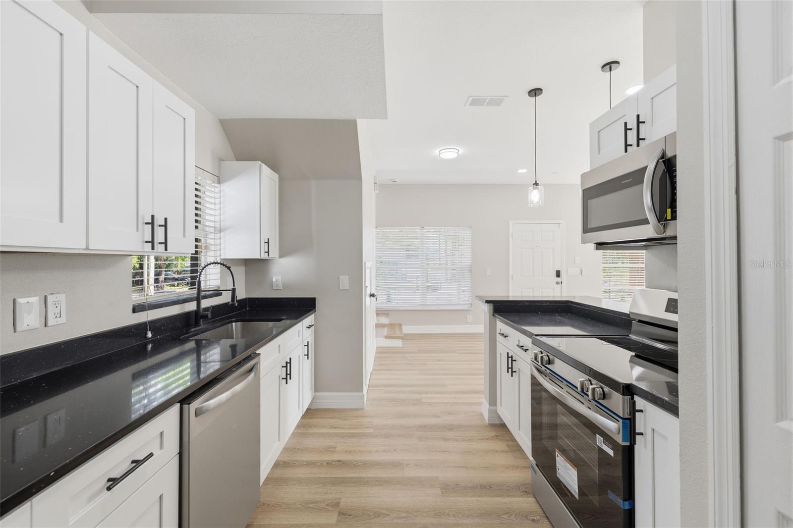 319 E HANLON ST — photo 10
