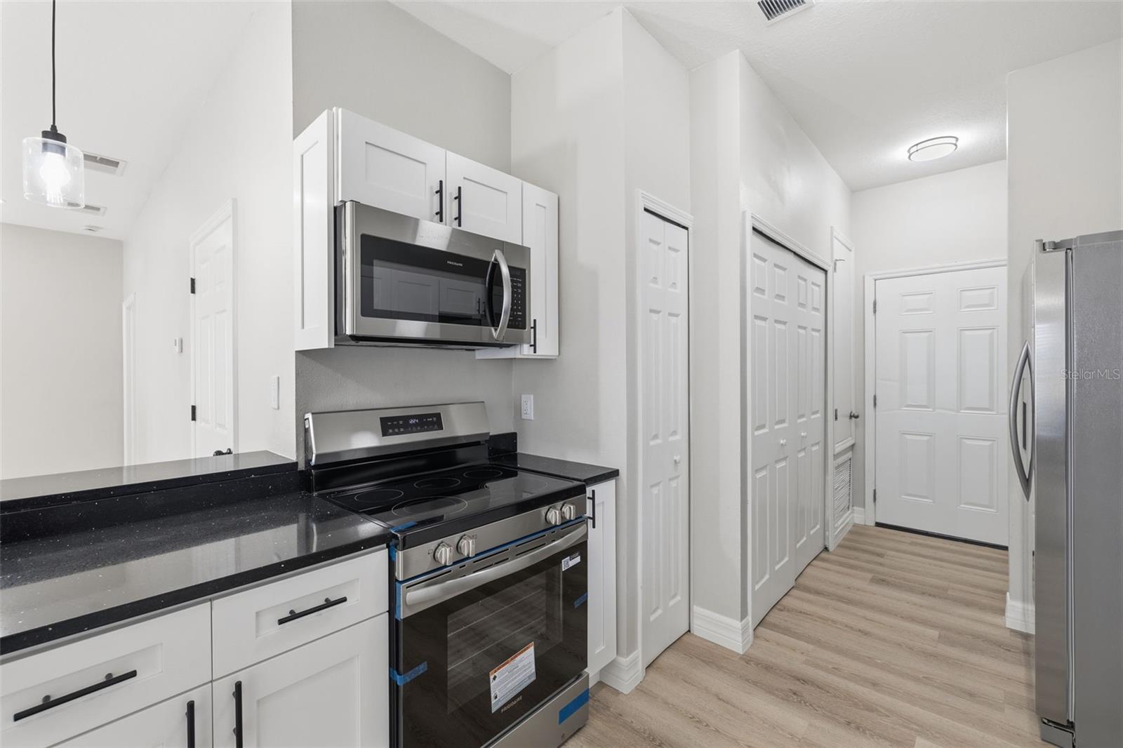 319 E HANLON ST — photo 8