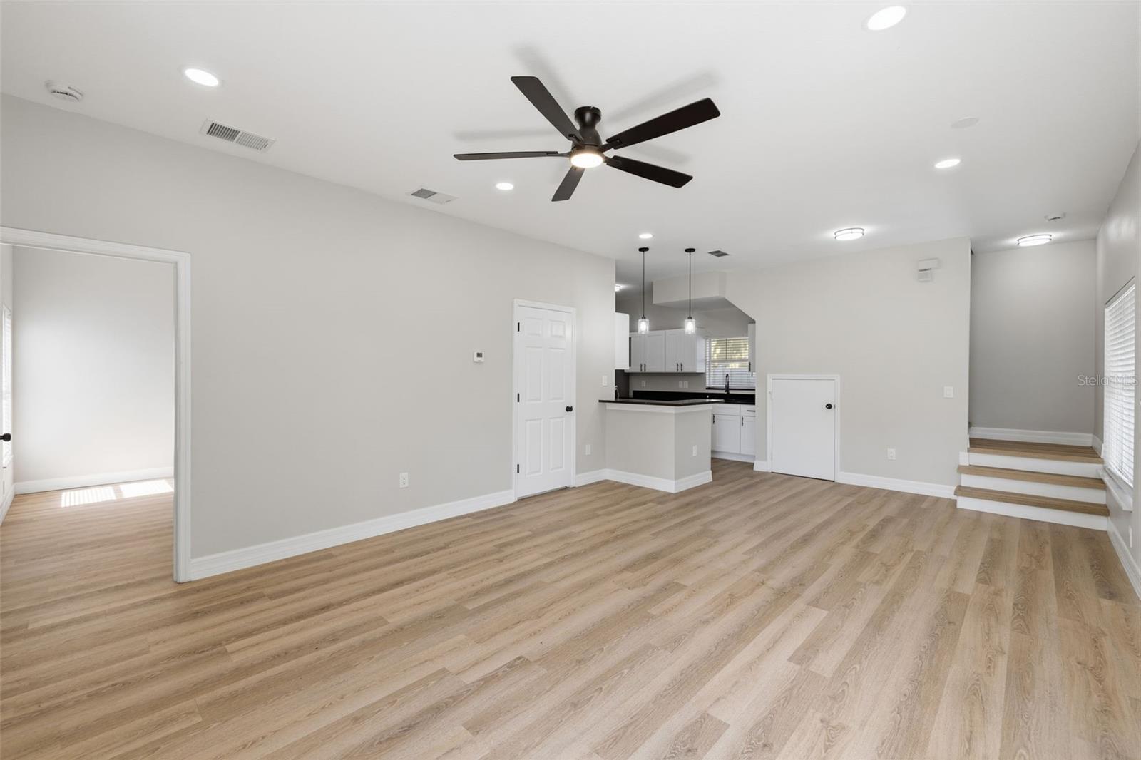 319 E HANLON ST — photo 5