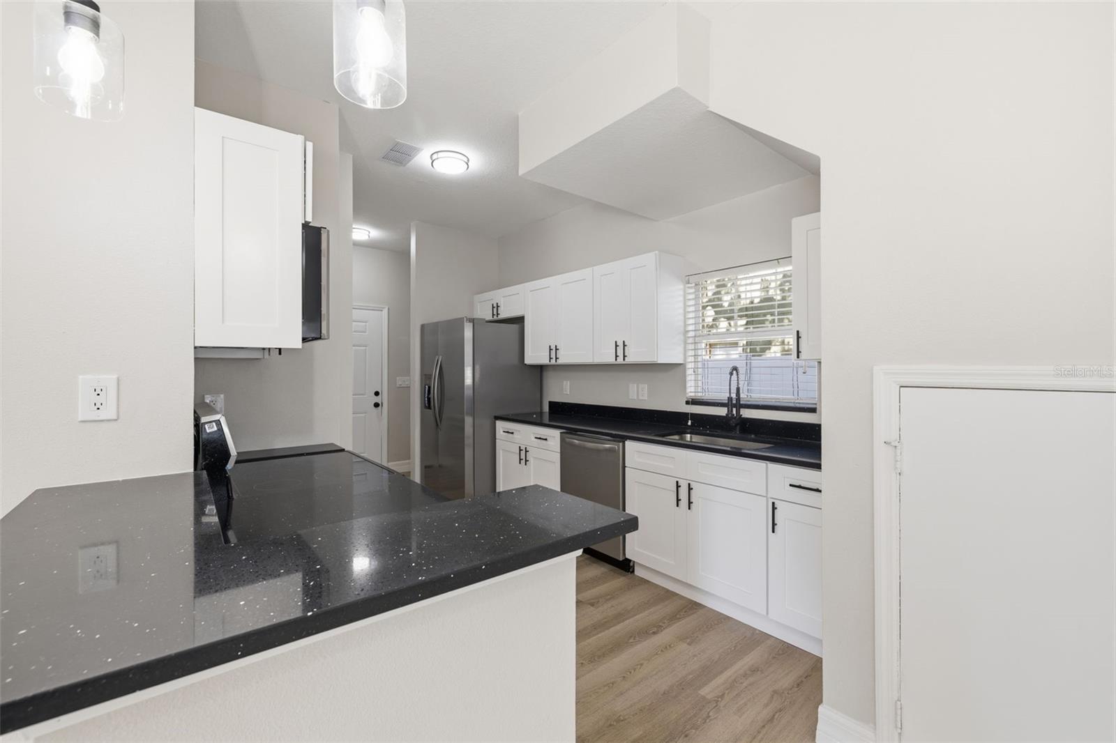 319 E HANLON ST — photo 6
