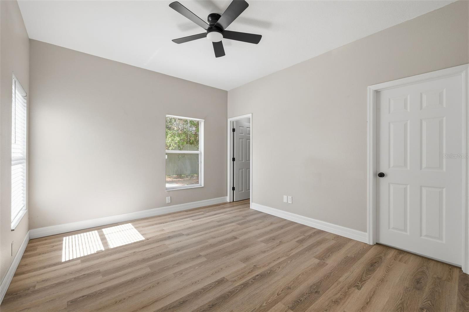 319 E HANLON ST — photo 12