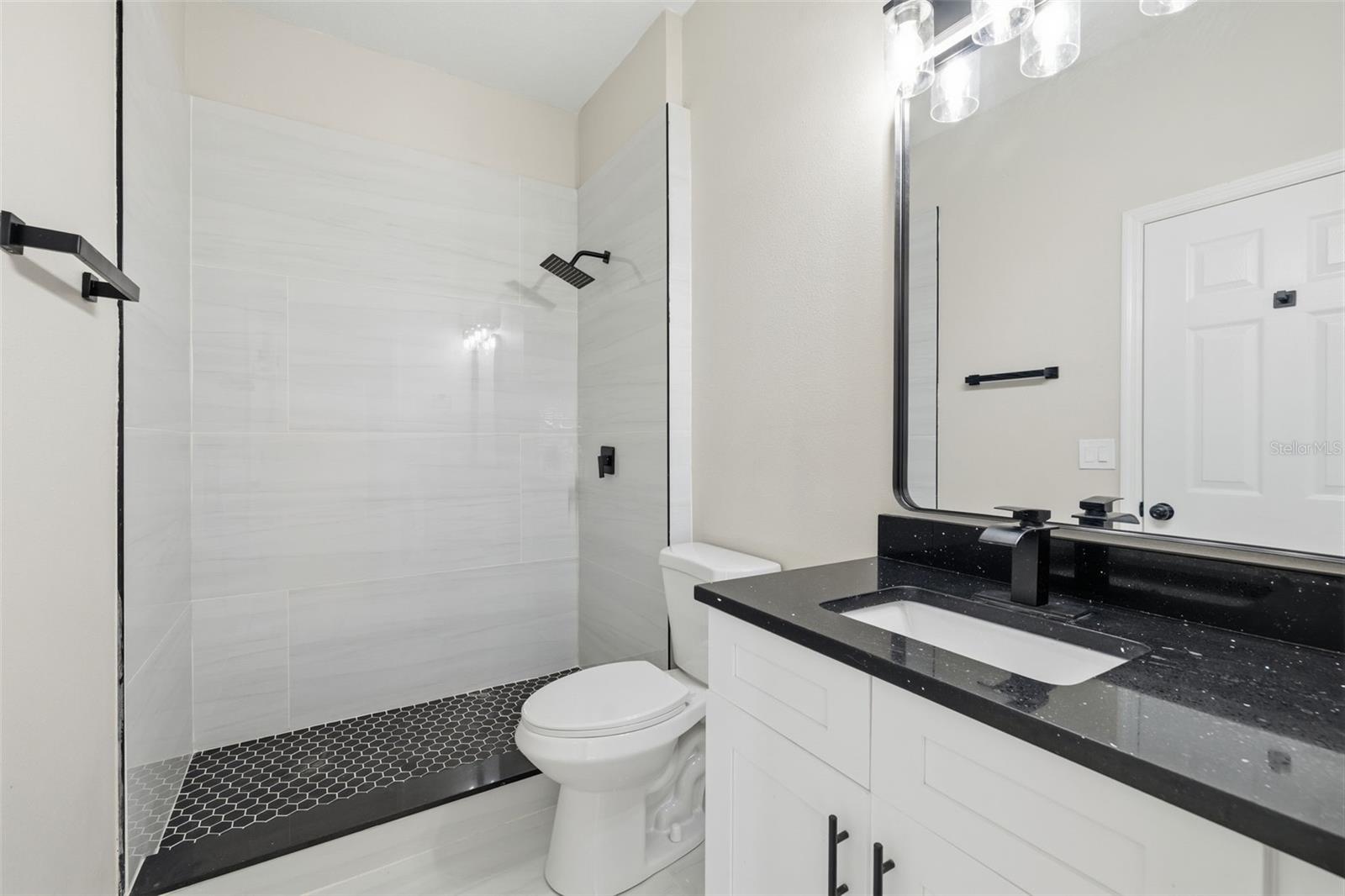 319 E HANLON ST — photo 13