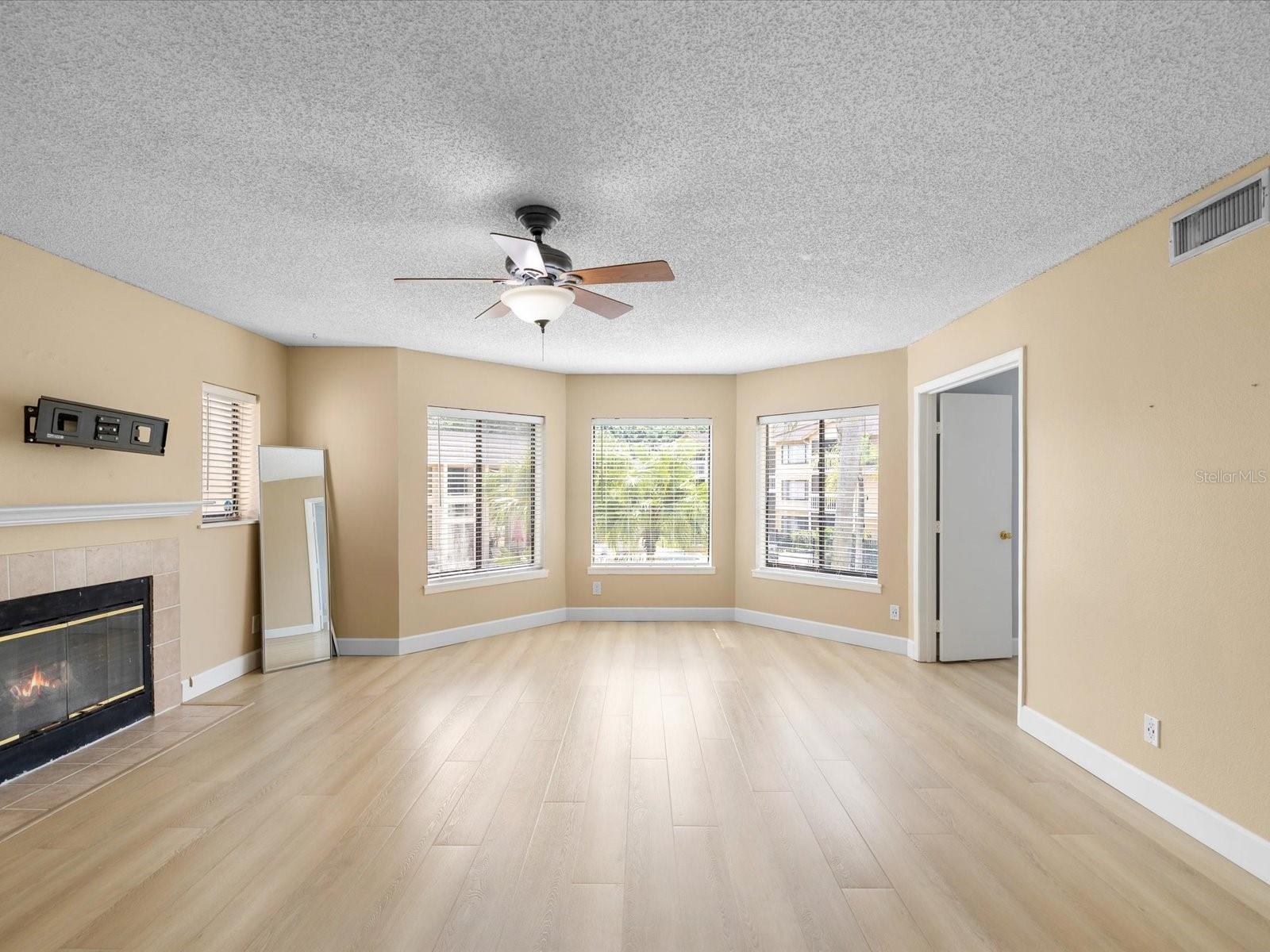 1550 S BELCHER RD #421 — photo 3