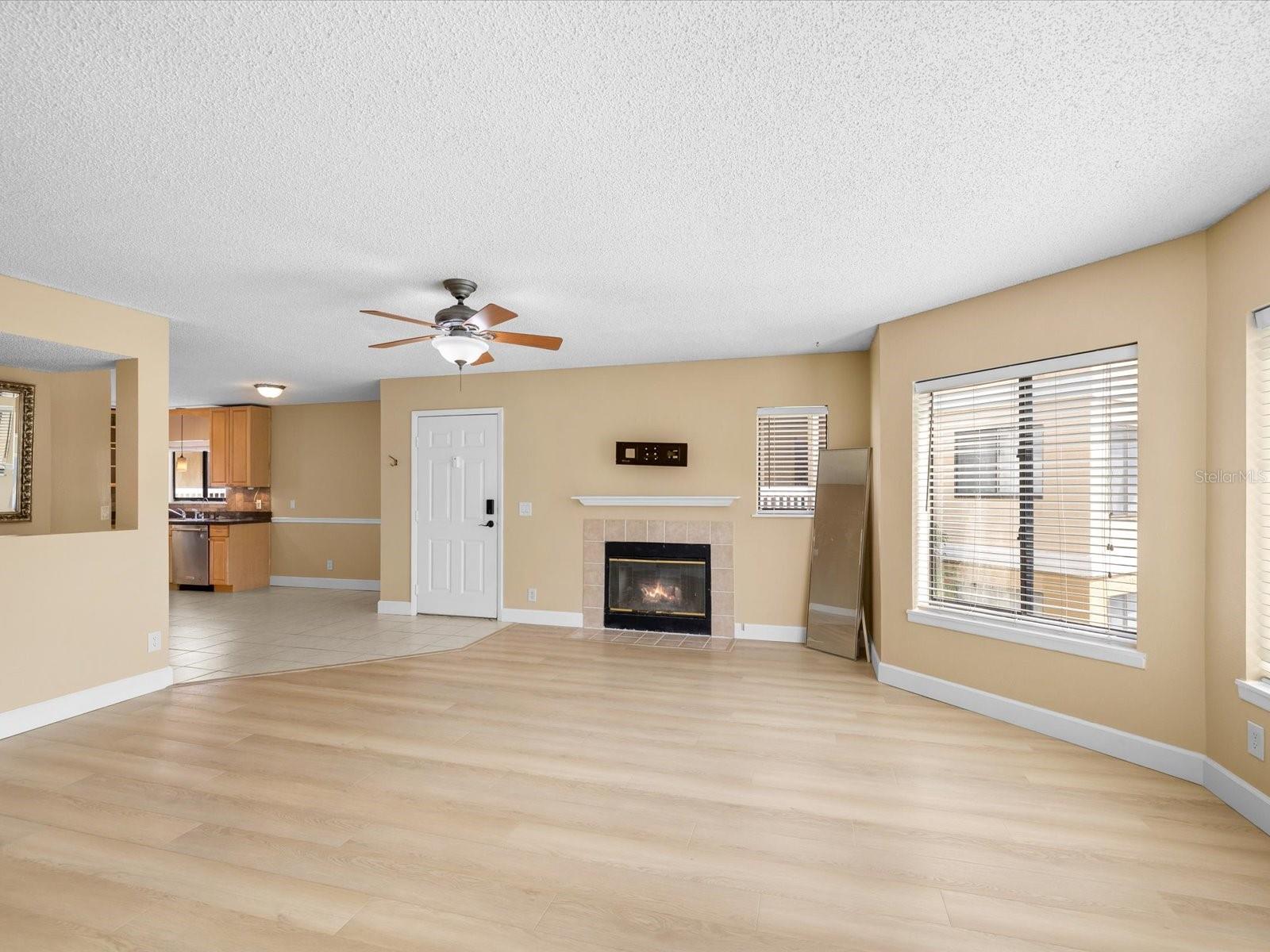 1550 S BELCHER RD #421 — photo 2