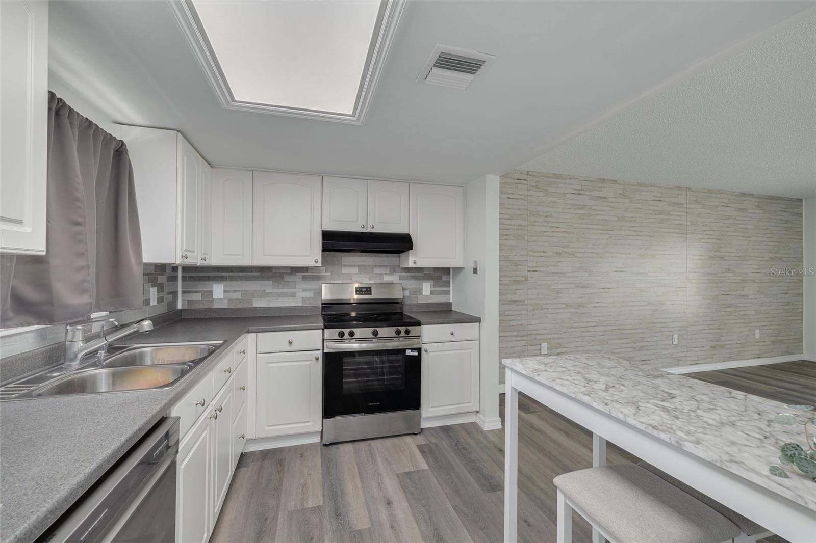 7131 DELL RD #2 — photo 11
