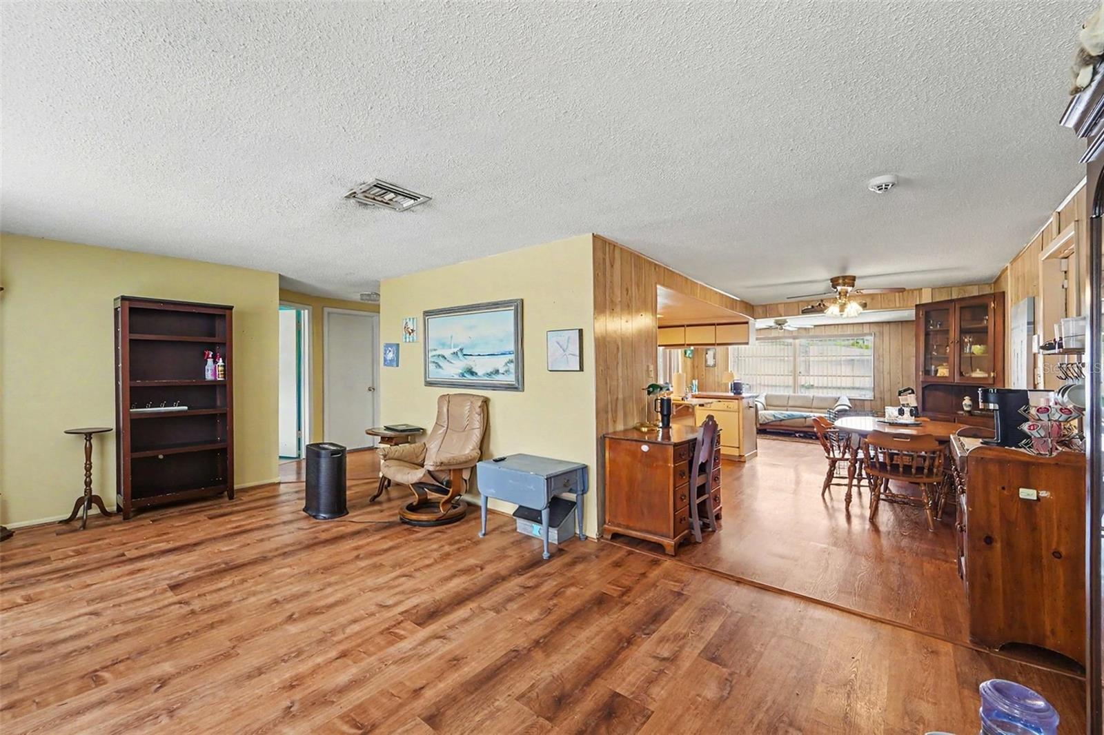 7015 MORAVIAN DR — photo 3