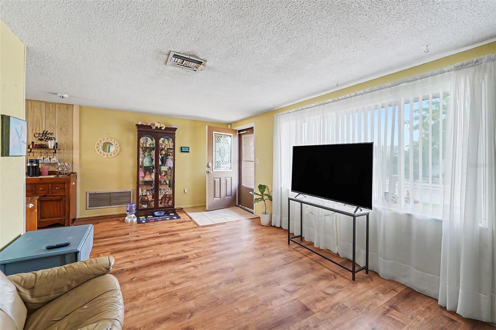 7015 MORAVIAN DR — photo 4