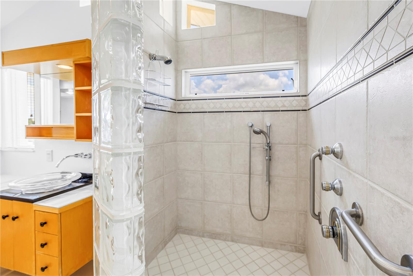 2067 MASSACHUSETTS AVE NE — photo 24