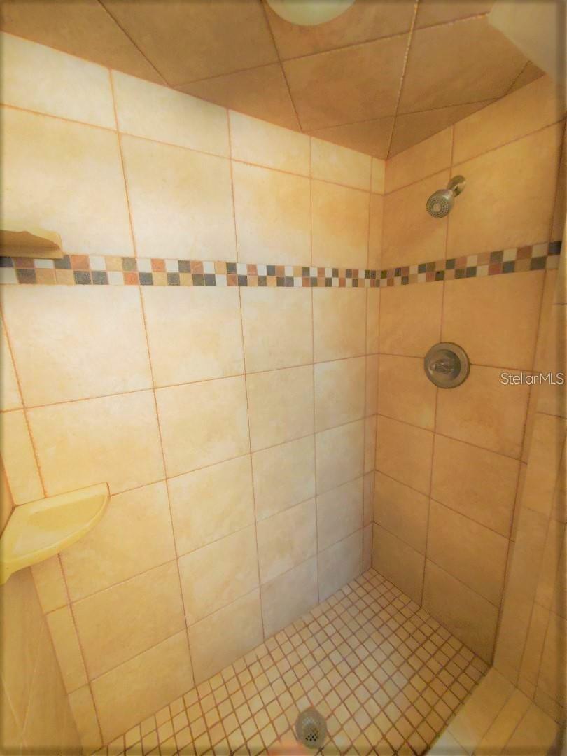 1637 WHITEWOOD DR — photo 14