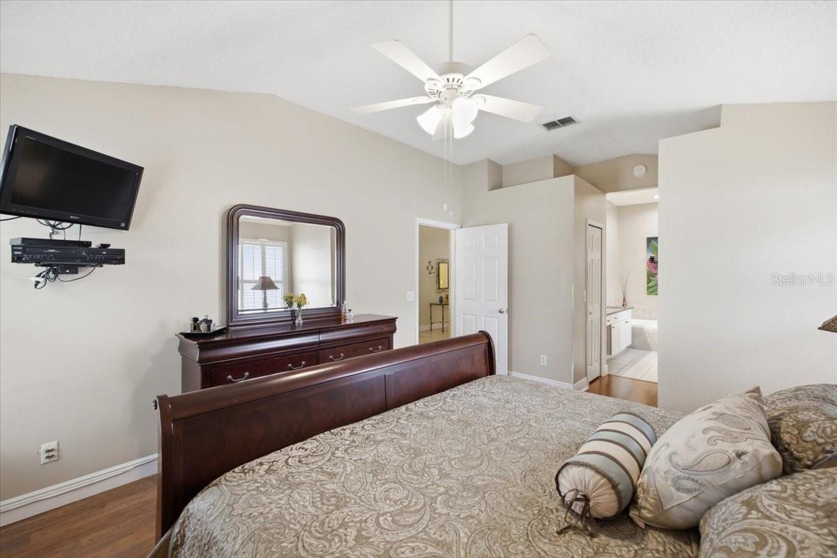 392 TAVERNIER CIR — photo 31