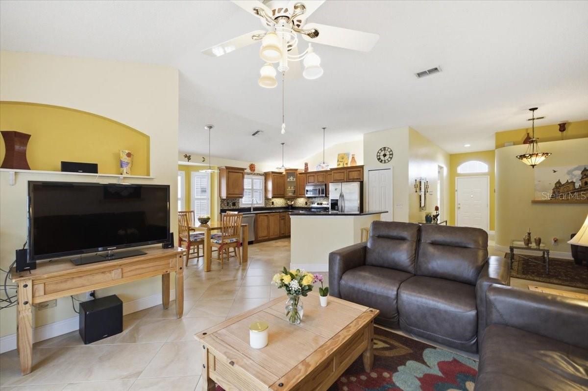 392 TAVERNIER CIR — photo 20