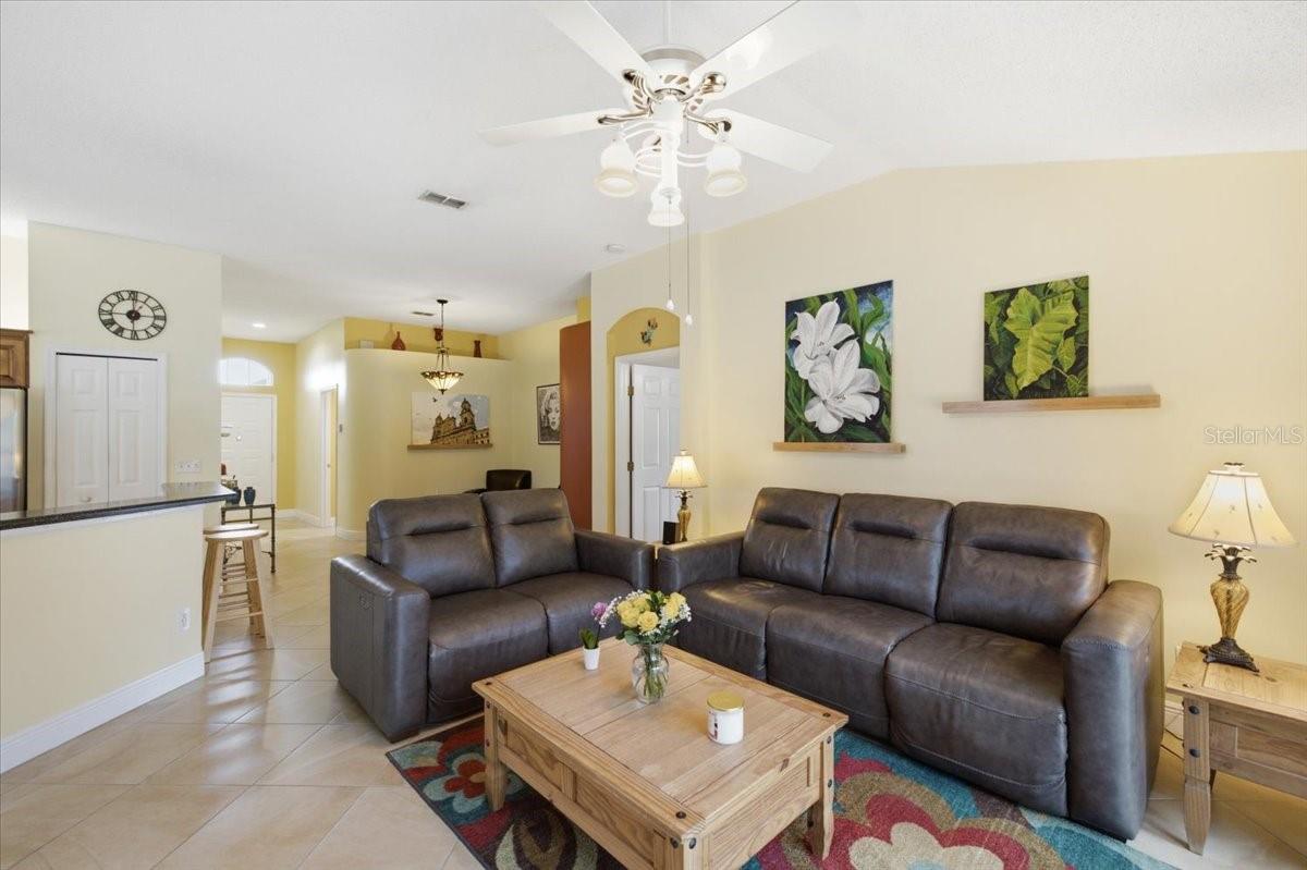 392 TAVERNIER CIR — photo 19